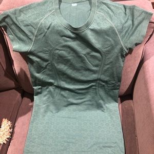 Lululemon swiftly tech short sleeve size 8